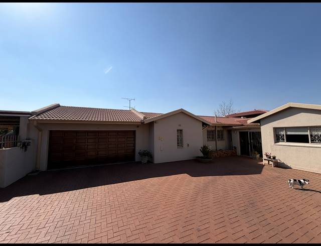 4 BEDROOM FREEHOLD FOR SALE IN DALPARK